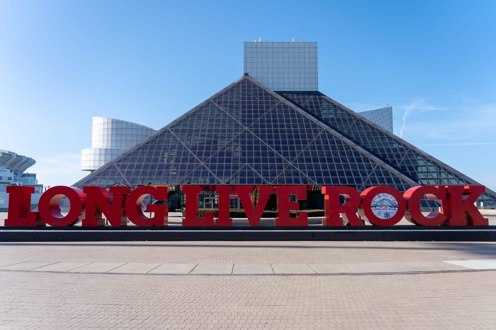 Read more about the article DOs and DON’Ts for Visiting the Rock and Roll Hall of Fame