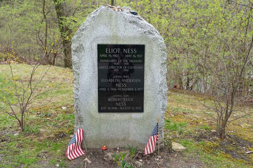 Eliot Ness grave at Lake View Cemetery